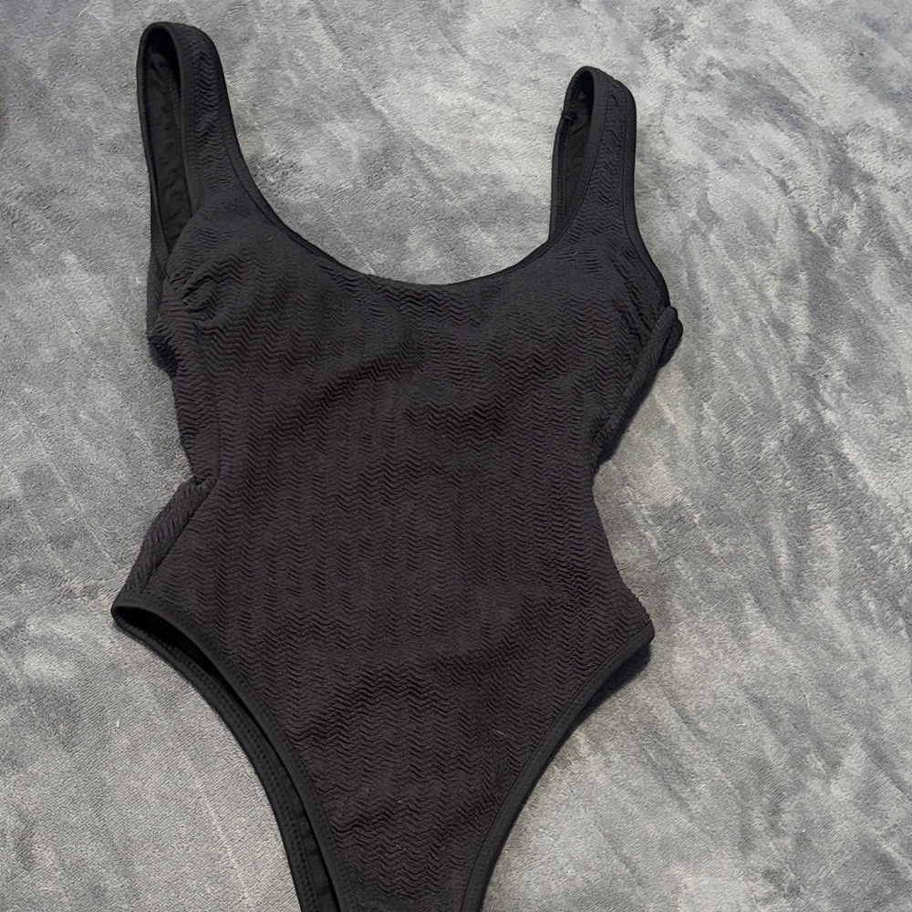 Xs bathing suit never worn